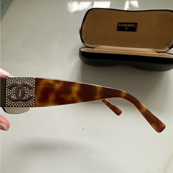 Authentic Chanel Tortoise Sunglasses with Rhinestone 4117-B C.275/13 62.16 125 - Picture 5 of 16